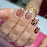 کاشت ناخن گلریزان