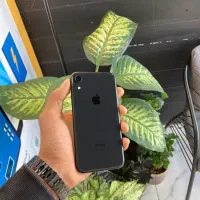 آیفون xr در حد آکبند