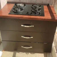 کابینت  و گاز صفحه   و سه کشاب کلید دار و ابچکون|آب‌چکان و نظم‌دهنده ظروف|اصفهان, شهرک کوثر|دیوار