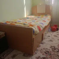 تخت خواب و کمد و تلویزیون