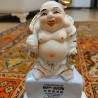 مجسمه چینی کلکسیونی  کاری تک در این تصویر