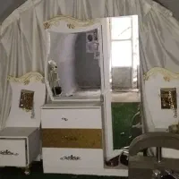 میز آرایش همراه با دو پاتختی