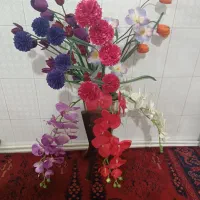 گلدان و گل مصنوعی