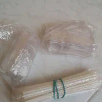 تعدادی قاشق چنگال چاقو بابا پلاست ارزون|ظروف نگهدارنده، پلاستیکی، یک‌بارمصرف|اصفهان, خوراسگان|دیوار