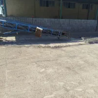 کارگر برای بارگیری بلوک