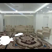 ناهار خوری‌تمیز از اول کاور داشتته و مبل عسلی