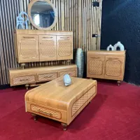 شیشه گرد اینه کنسول .  کنسول