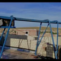 بالابر همراه با کارگر