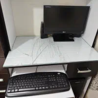 کامیپوتر و میز کامپیوتر