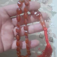 یک عدد تسبیح عقیق اصل موجوداست|کلکسیون اشیاء عتیقه|بروجرد, |دیوار