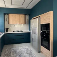 منشی نمایشگاه کابینت