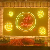 اشپز حرفه ای و سالندار مخصوص کافه برای صبحانه