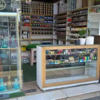 ویترین و قفسه سیگار تباکو قلیون تابلو