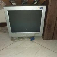 مانیتور۱۷ اینچ همراه کیس و موس و کیبورد