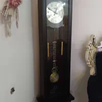 ساعت ایستاده سالم و تمیز