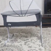 تخت کنار مادر