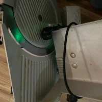 کالباس بر تیغه ۲۷.۵ محک|کافی‌شاپ و رستوران|رشت, منظریه|دیوار