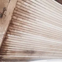 کرکره گالوانیزه  ارتفاع ۳ متر تقریبا عرض ۴ متر