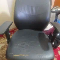 میز تحریر با صندلی گردون ودستکش بوکس ودمبل