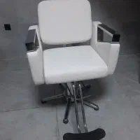 وسایلها درحدآک صندلی VIP   جکی سرشور تخت و..|آرایشگاه و سالن‌های زیبایی|مشهد, هفده شهریور|دیوار