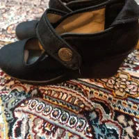 کفش نونو|کیف، کفش، کمربند|صحنه, |دیوار