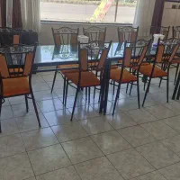تعدادی صندلی به فروش می رسد .