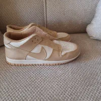 تعدادی کفش زنانه