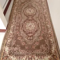 یک عدد فرش ماشینی کاملا سالم در حد نو عرض ۱ طول ۲