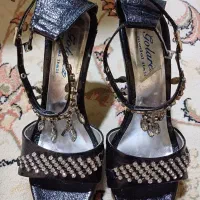 دو جفت کفش مجلسی دخترانه،یه دست کت و شلوار مردانه