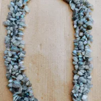 گردنبند سنگ اکوامارین با قفل نقره و پلاک سنگ