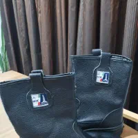 لباس کار(بیلرسوت ی تیکه ،پوتین ایمنی ساق بلند.)