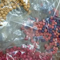 مروارید رنگی|لوازم خیاطی و بافتنی|رشت, گلباغ نماز|دیوار