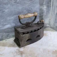 اتو قدیمی ذغالی|کلکسیون اشیاء عتیقه|اصفهان, آفاران|دیوار