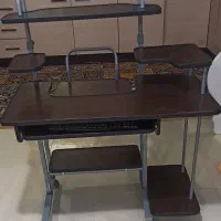 میز کامپیوتر در حد نو