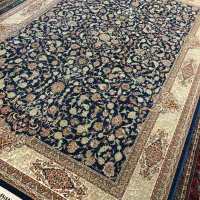 یک تکه فرش 6 متری و یک تکه فرش 4 متری