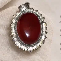 آویز عقیق قرمز با نقره ۹۲۵ وزن ۷ گرم