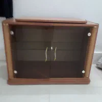 یک عدد میز تلویزیون و دراور موجوده