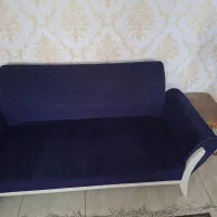 یک عدد مبل سه نفره راحتی
