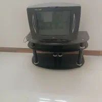 تلویزیون  ۲۱ ال‌جی  و میز