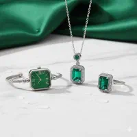 ست زنانه ساعت و گردنبند و انگشتر مدل زمرد-نقره ای