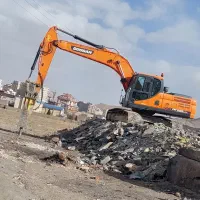 اجاره ۲ دستگاه بیل مکانیکی زنجیری همراه با پیکور