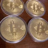 ۴عدد سکه یادبود بیت کوین