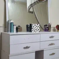 میز آرایش با آینه ام دی اف کارکرده