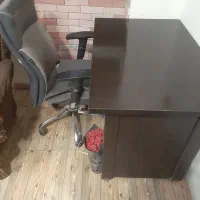 دوعددمیز تحریر به همراه دو عدد صندلی چرخدار