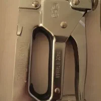 یک عدد دستگاه منگنه