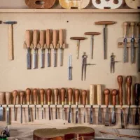 کارگاه ریگلاژ بازسازی تعمیر و فروش و تعویض ویولن|ویولن|تهران, استاد معین|دیوار