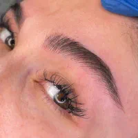 مدل میکروبلیدینگ ابرو و شیدینگ لب و بُنمژه ولیفت