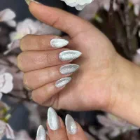 خدمات کاشت ناخن