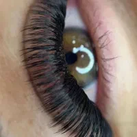 اکستنشن مژه وکاشت ناخن حرفه ای