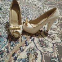 کفش پاشنه بلند سفید